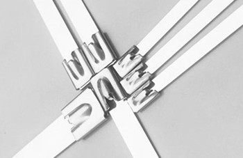 如何用不銹鋼扎帶捆扎鋼管?