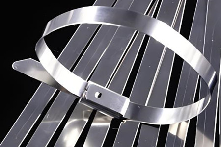 擠塑不銹鋼扎帶和本色不銹鋼扎帶哪種好?