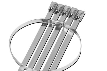 使用不銹鋼扎帶綁扎路牌有哪些優勢？